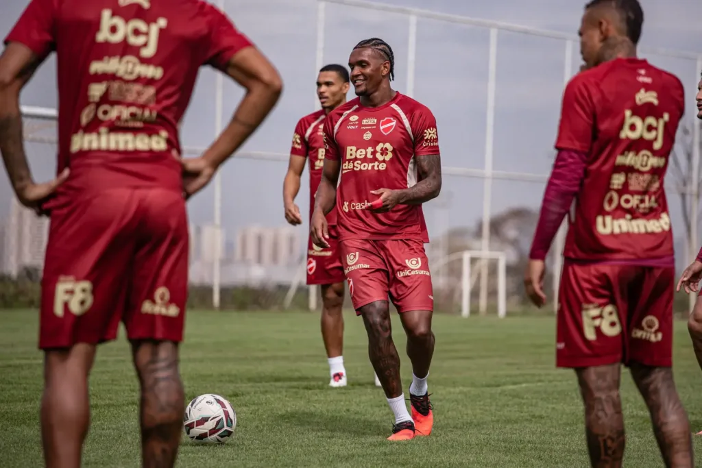 Resultados ajudam, e Vila Nova enfrenta o Avaí com chance de assumir a liderança da Série B
