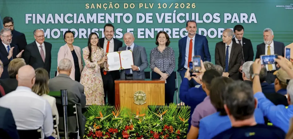 Sancionado, novo Move Brasil garante R$ 30 bilhões para motoristas e entregadores de app comprarem veículos próprios