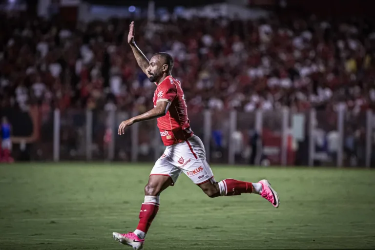 Contagem regressiva! Veja quantas vitórias separam o Vila Nova do acesso à Série A