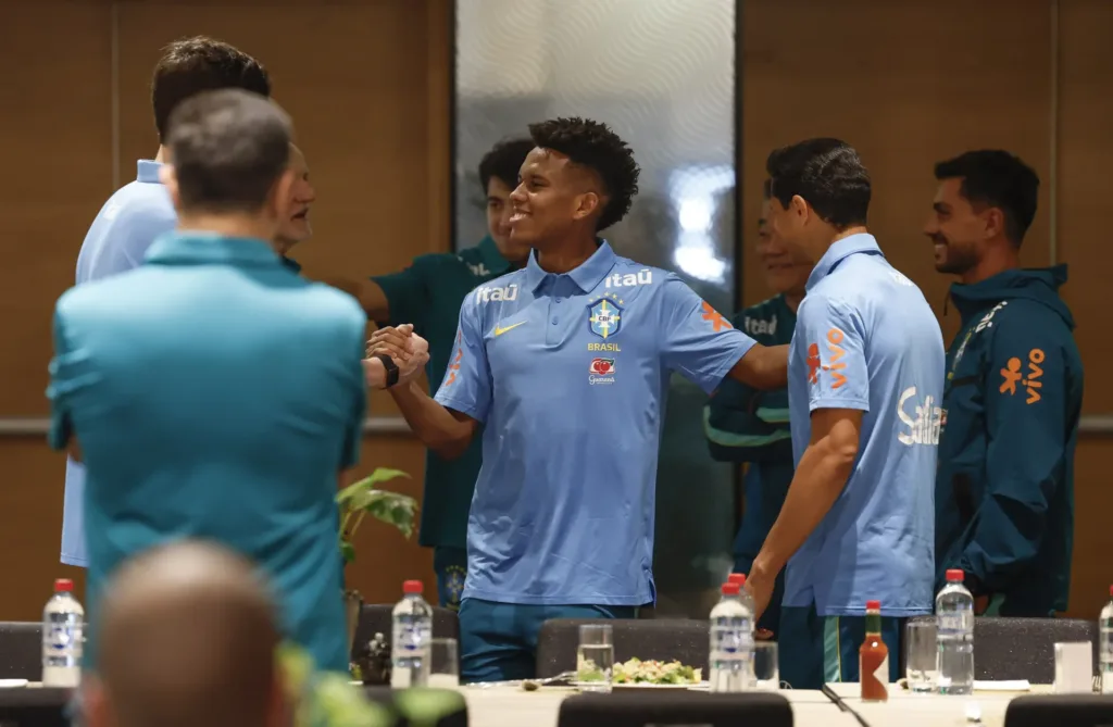 Recuperado, Estêvão volta à Seleção e mira espaço no ciclo para a Copa de 2030