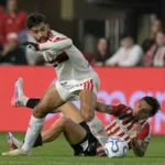 Flamengo empata com Estudiantes na Argentina e fica a uma vitória da final da Libertadores